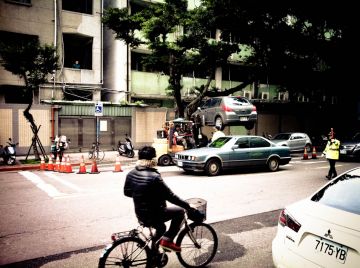 construction workers moving cars on the side with a folk lift