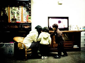 3 kids,  ooh .. auntie vanessa with the 2 kids